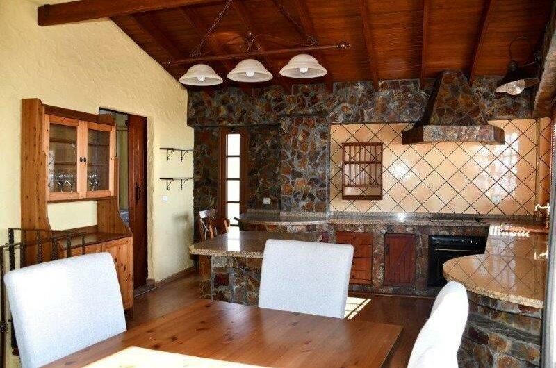 Se vende chalet independiente en Taucho