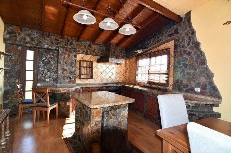 Se vende chalet independiente en Taucho