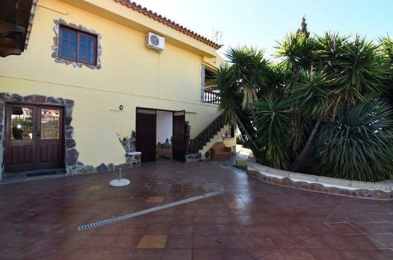 Se vende chalet independiente en Taucho