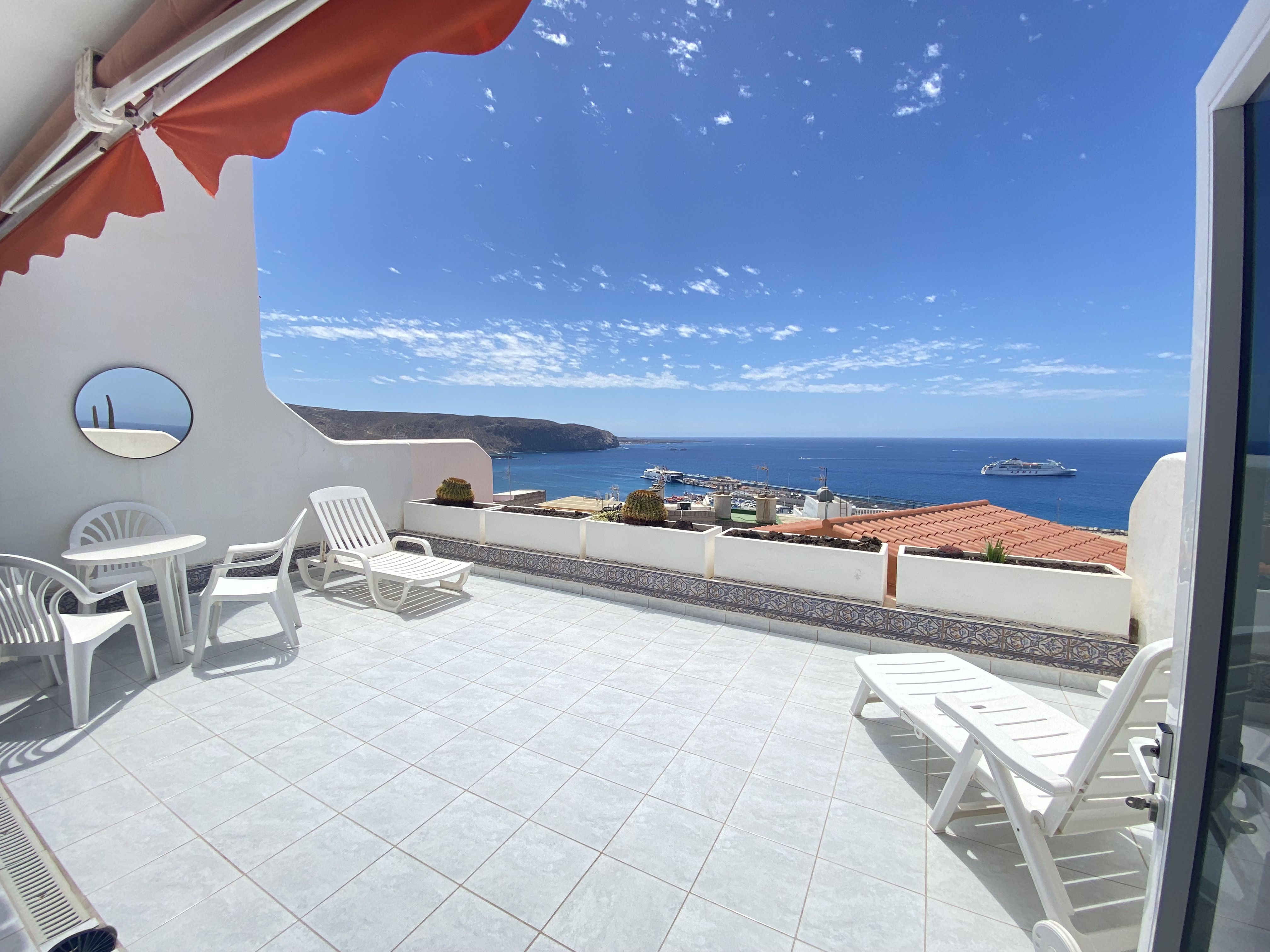 Los Cristianos, Horizonte